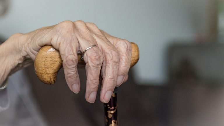 “Soms ligt een gewonde dagenlang tussen z’n eigen vuil”