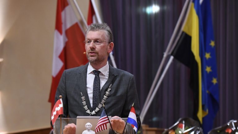 Herbenoeming burgemeester De Boer