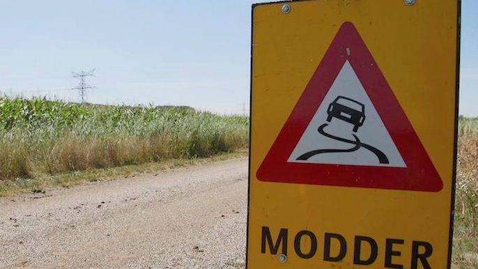 Modder op de weg? Gas los!