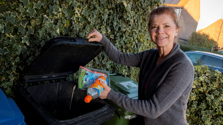 Grotere containers voor plastic afval en blik nog dit jaar geleverd